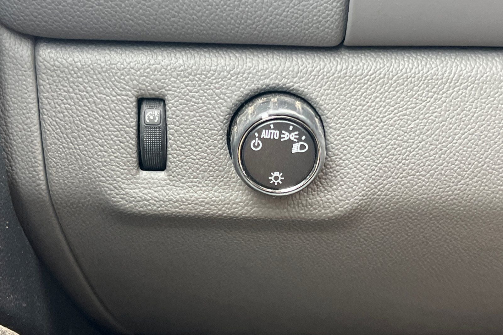 2022 GMC Canyon Elevation Standard