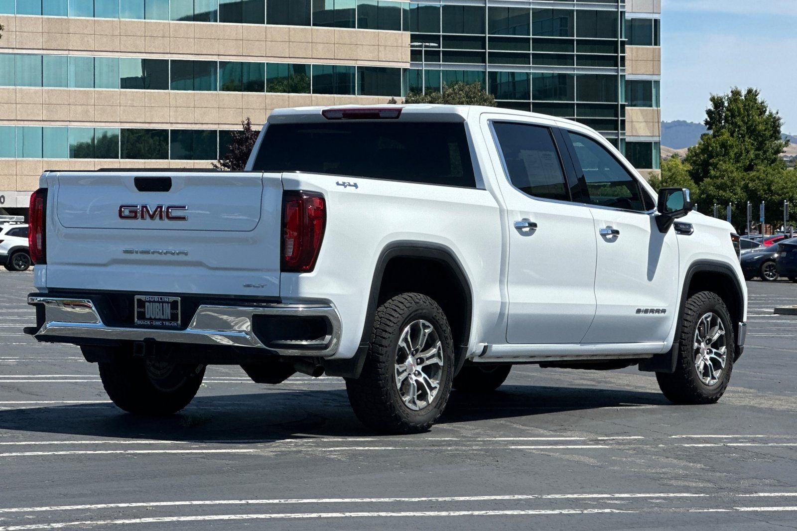 2025 GMC Sierra 1500 SLT