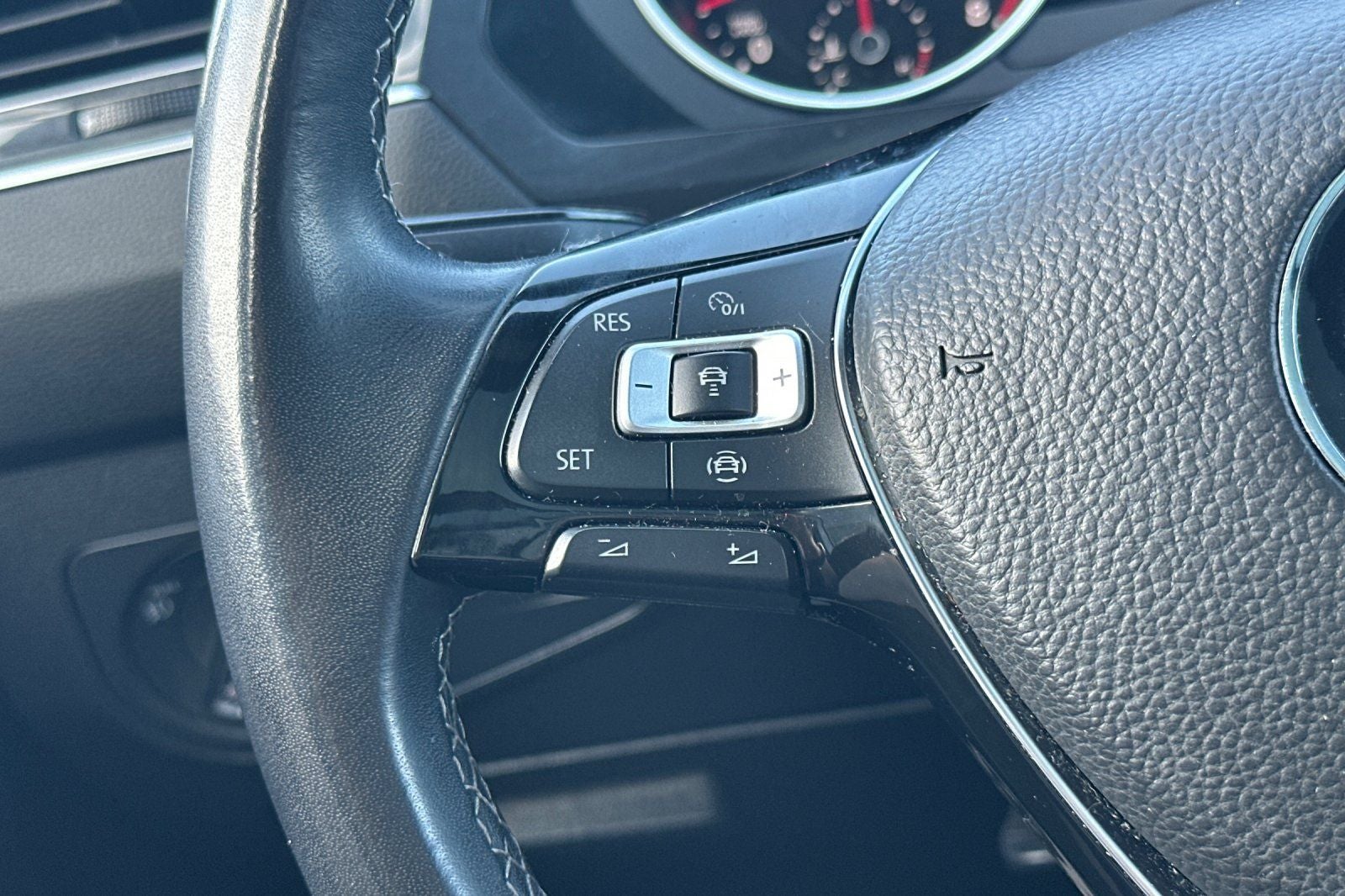 2021 Volkswagen Tiguan 2.0T SE R-Line Black