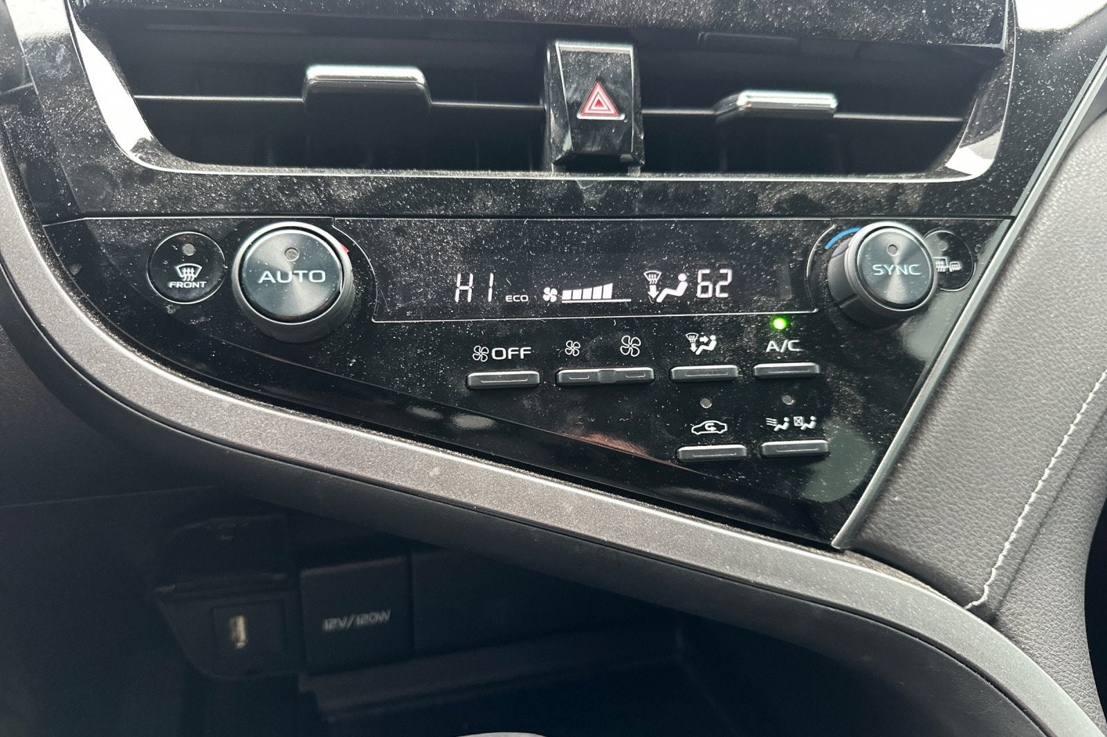 2022 Toyota Camry Hybrid SE