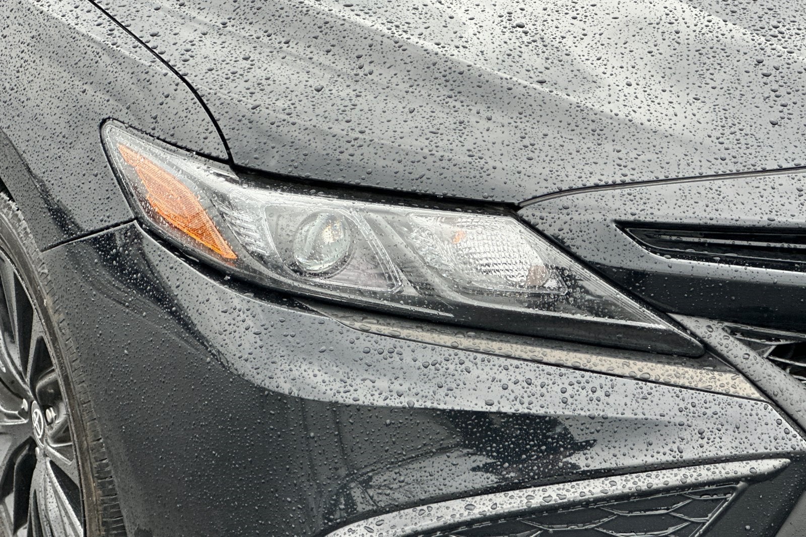 2022 Toyota Camry Hybrid SE