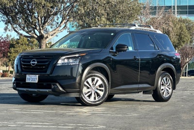 2022 Nissan Pathfinder SL