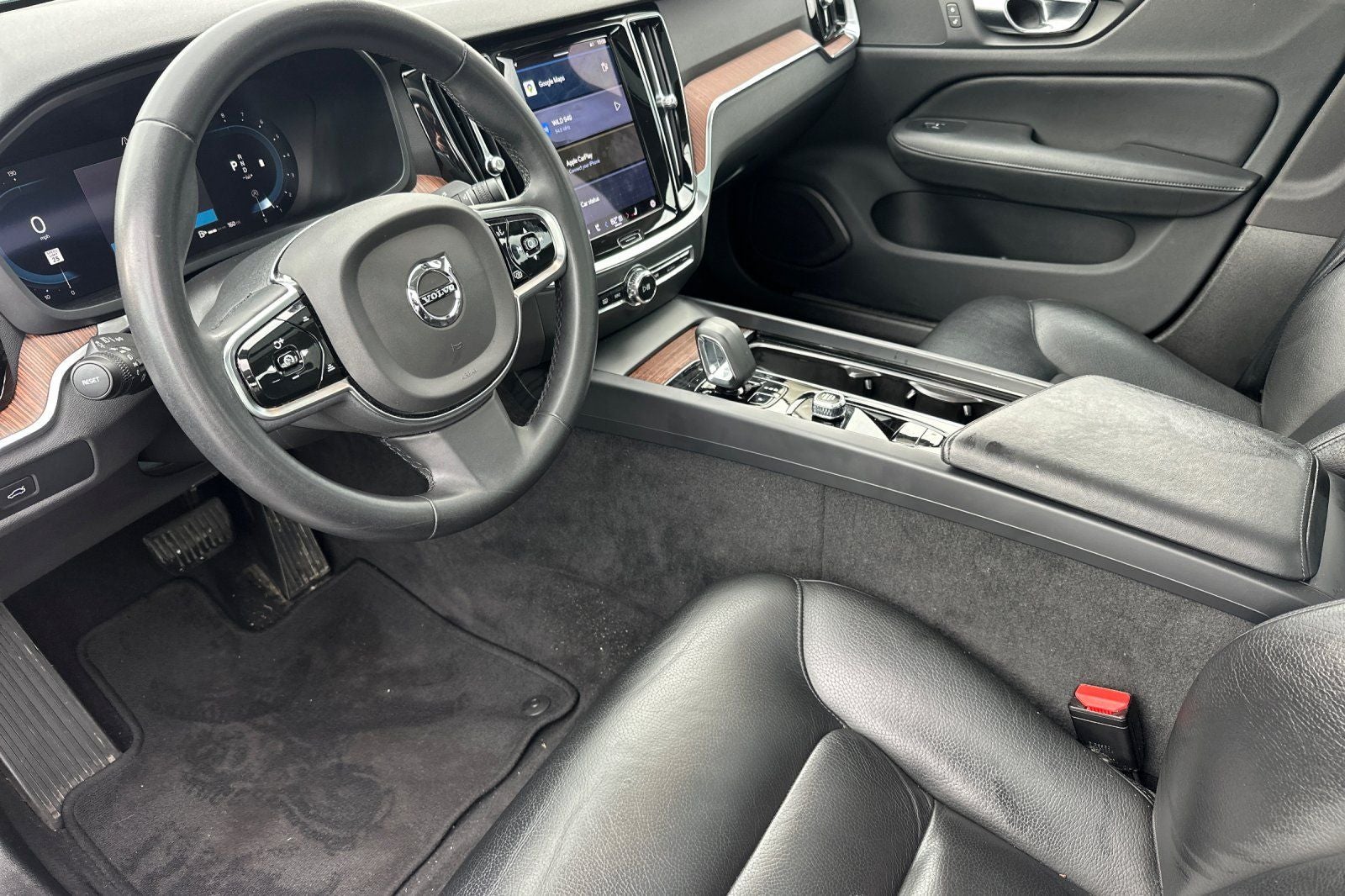 2024 Volvo S60 B5 Plus Dark Theme