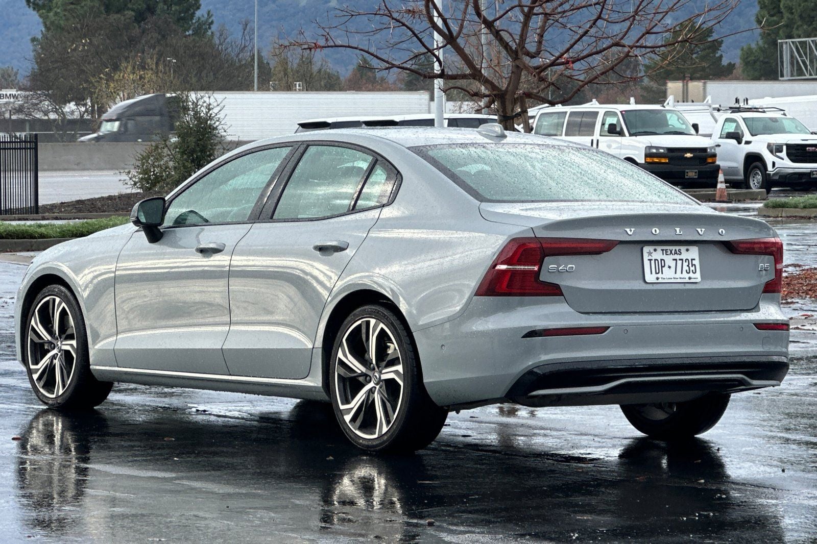 2024 Volvo S60 B5 Plus Dark Theme