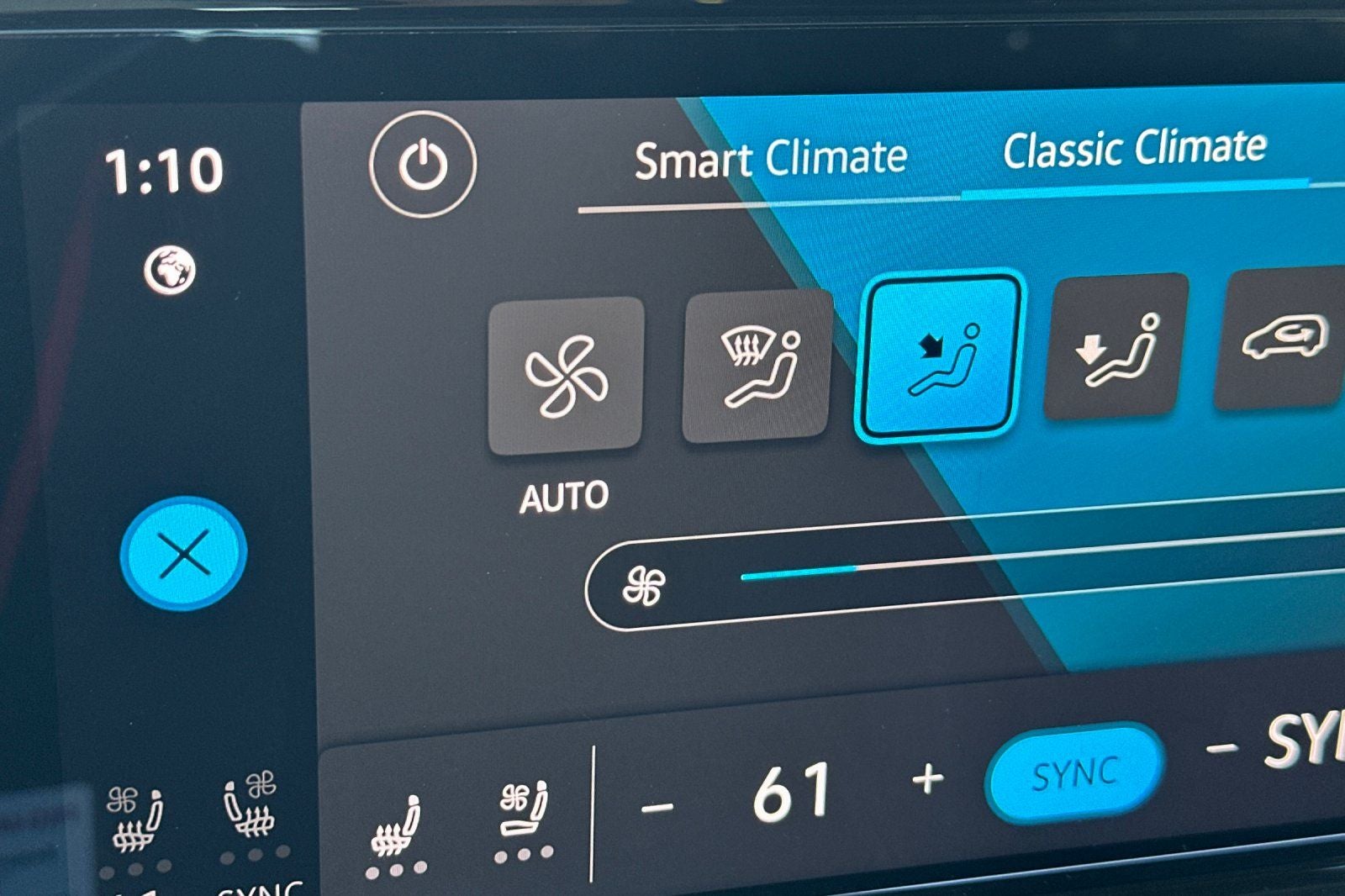 2024 Volkswagen Atlas Cross Sport 2.0T SE w/Technology