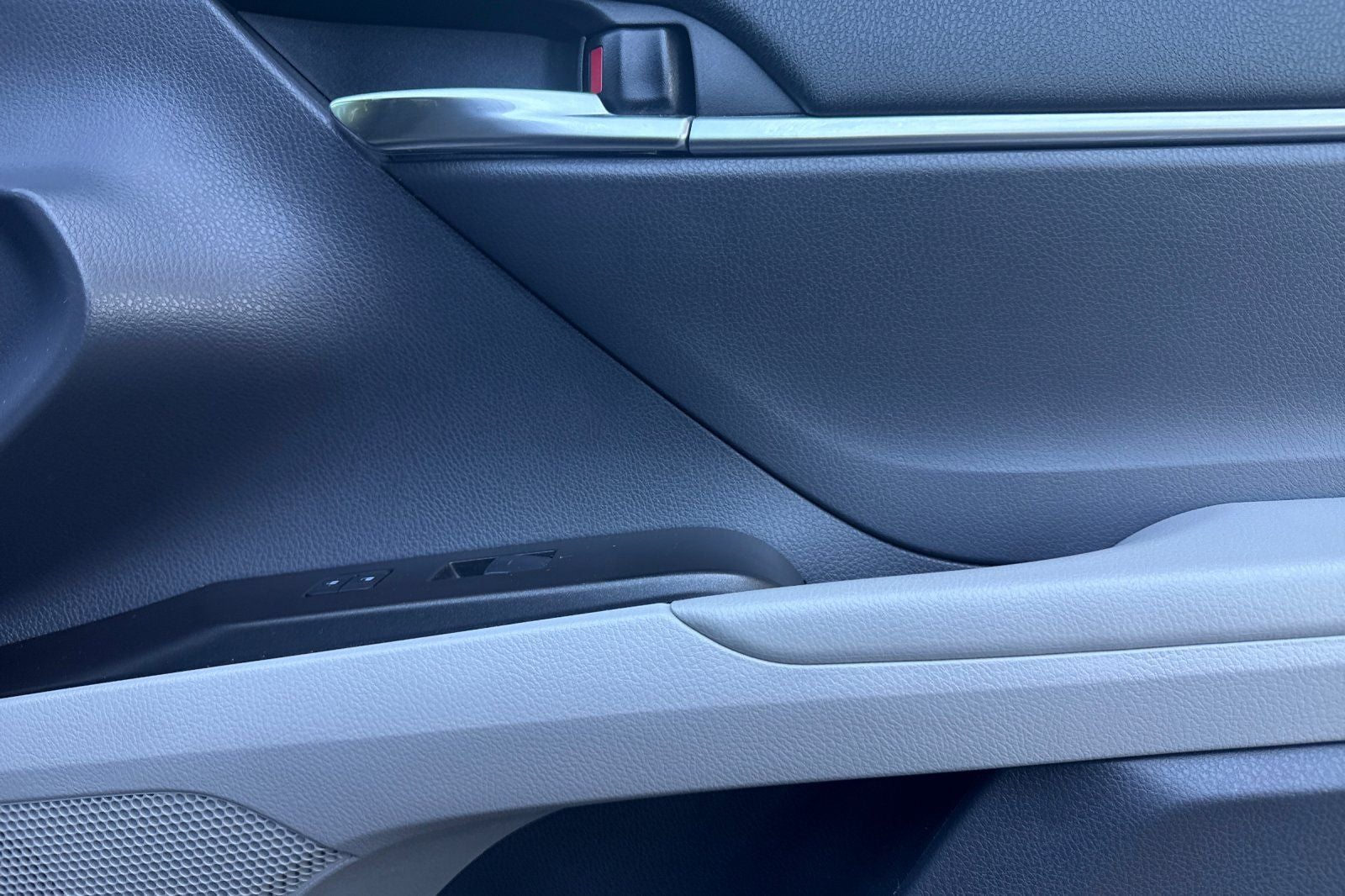 2021 Toyota Camry Hybrid SE