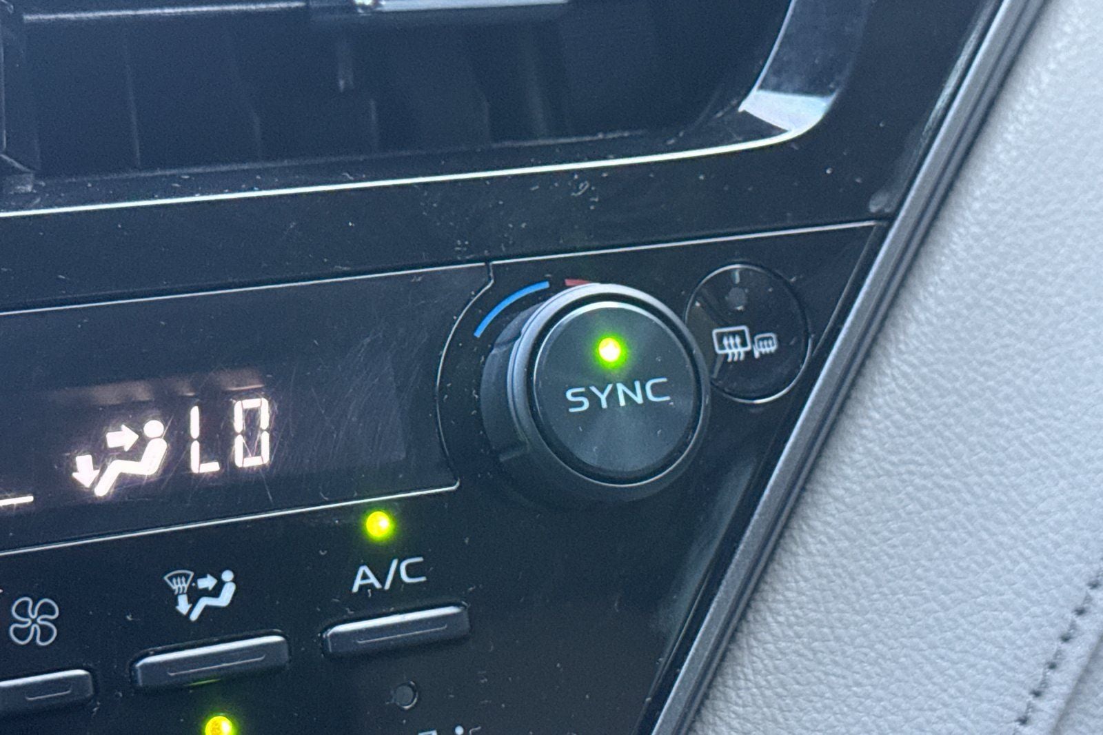 2021 Toyota Camry Hybrid SE