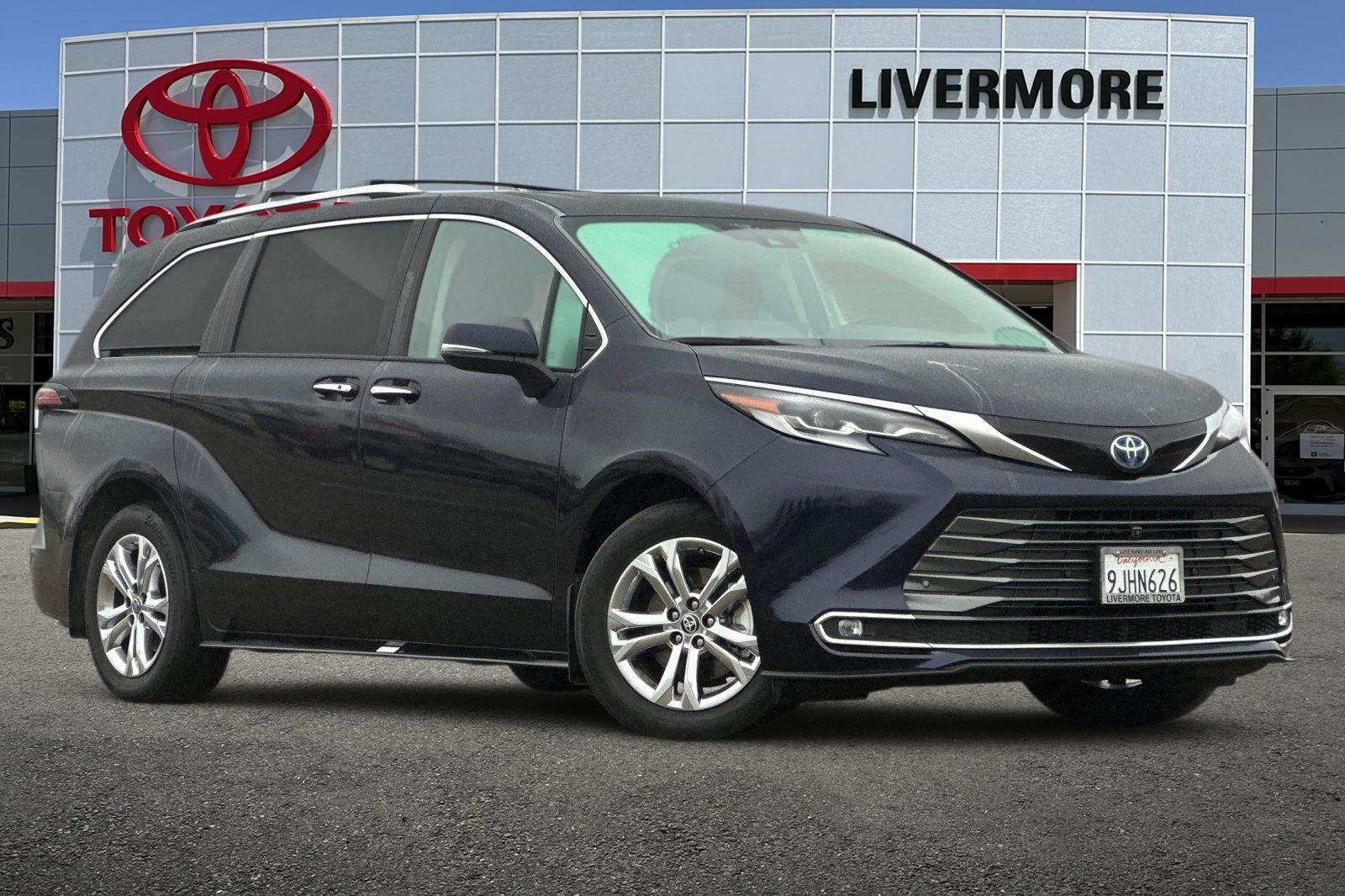 2023 Toyota Sienna Platinum 7 Passenger