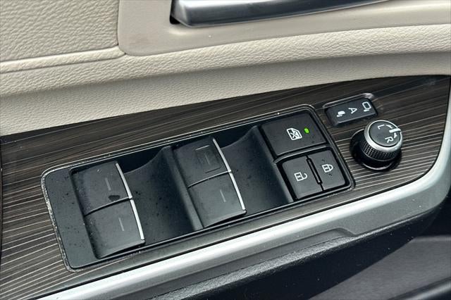 2023 Toyota Sienna Platinum 7 Passenger