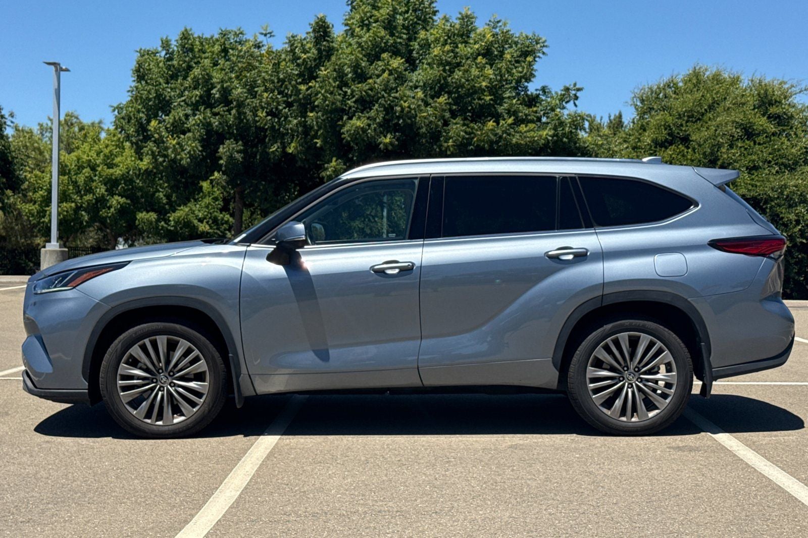2022 Toyota Highlander Platinum