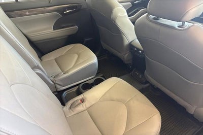 2022 Toyota Highlander Platinum