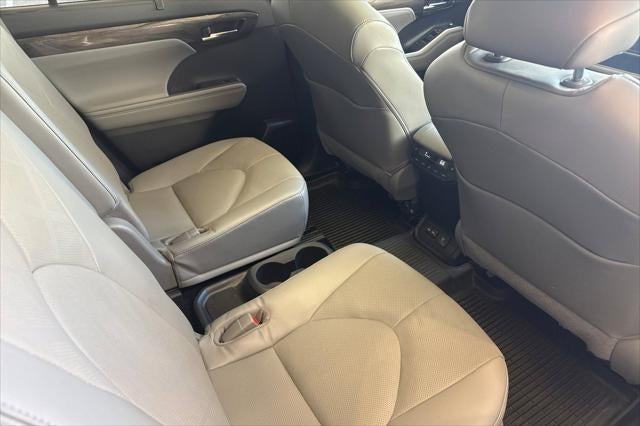 2022 Toyota Highlander Platinum