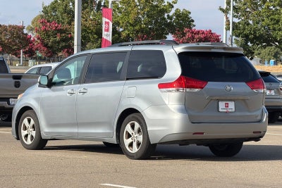 2014 Toyota Sienna LE 8 Passenger