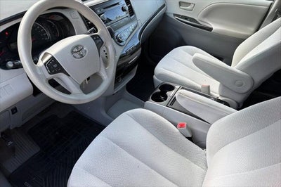 2014 Toyota Sienna LE 8 Passenger