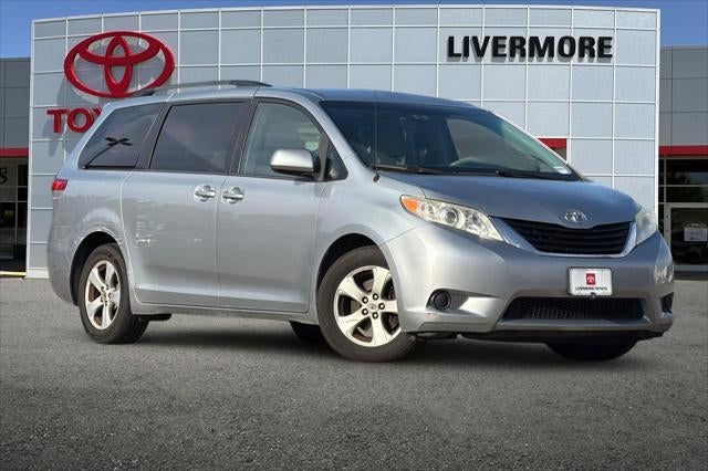 2014 Toyota Sienna LE 8 Passenger