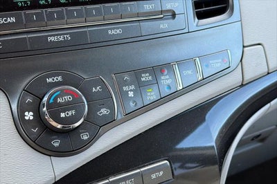 2014 Toyota Sienna LE 8 Passenger