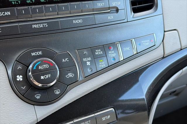 2014 Toyota Sienna LE 8 Passenger