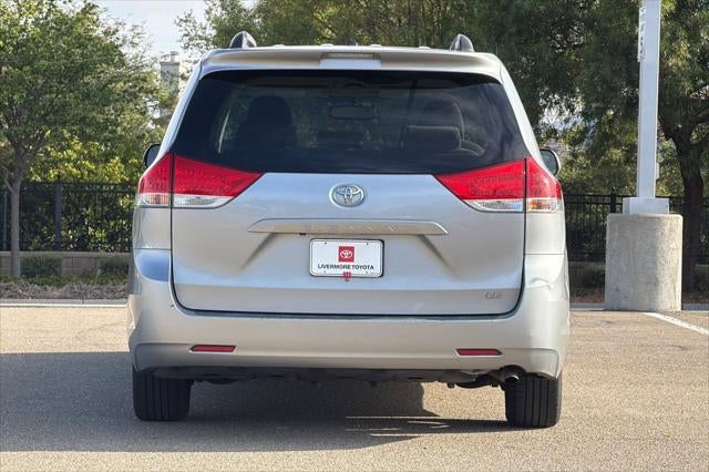 2014 Toyota Sienna LE 8 Passenger
