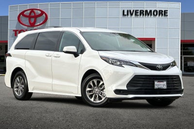 2026 Toyota Sienna LE 8 Passenger