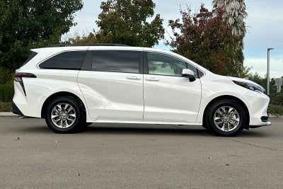 2026 Toyota Sienna LE 8 Passenger