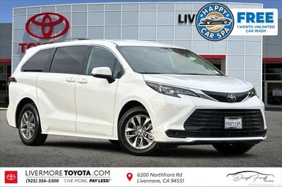 2026 Toyota Sienna LE 8 Passenger