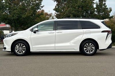 2026 Toyota Sienna LE 8 Passenger