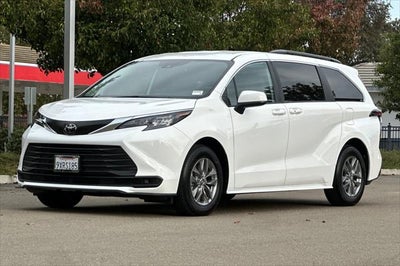 2026 Toyota Sienna LE 8 Passenger