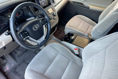 2017 Toyota Sienna LE 8 Passenger