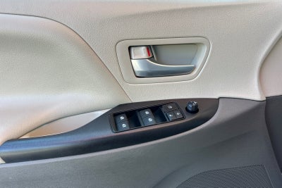 2017 Toyota Sienna LE 8 Passenger
