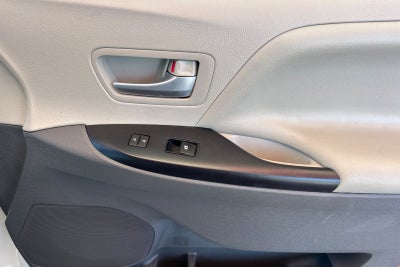 2017 Toyota Sienna LE 8 Passenger