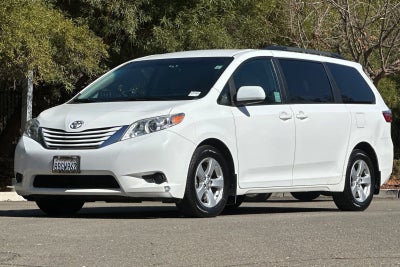 2017 Toyota Sienna LE 8 Passenger