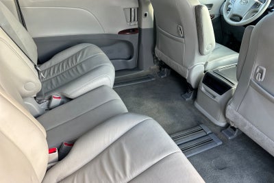2013 Toyota Sienna XLE 8 Passenger