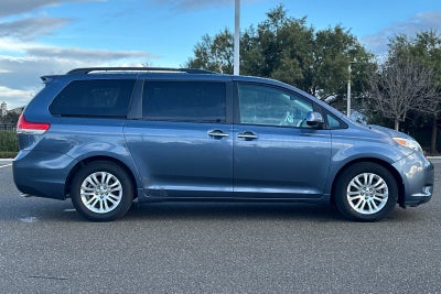 2013 Toyota Sienna XLE 8 Passenger