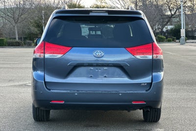 2013 Toyota Sienna XLE 8 Passenger