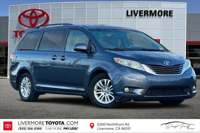 2013 Toyota Sienna XLE 8 Passenger
