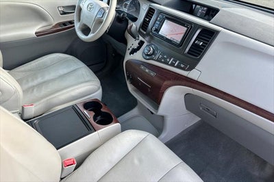 2013 Toyota Sienna XLE 8 Passenger