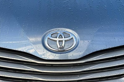 2013 Toyota Sienna XLE 8 Passenger