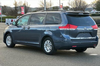 2013 Toyota Sienna XLE 8 Passenger