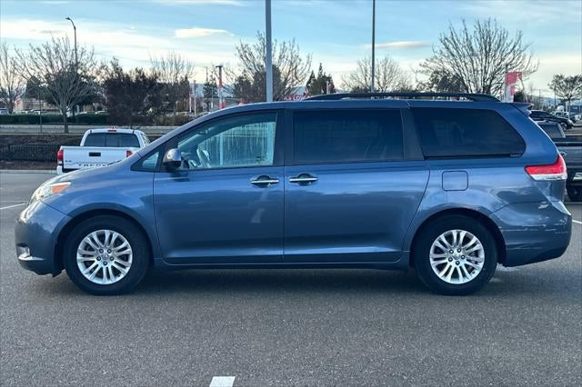2013 Toyota Sienna XLE 8 Passenger