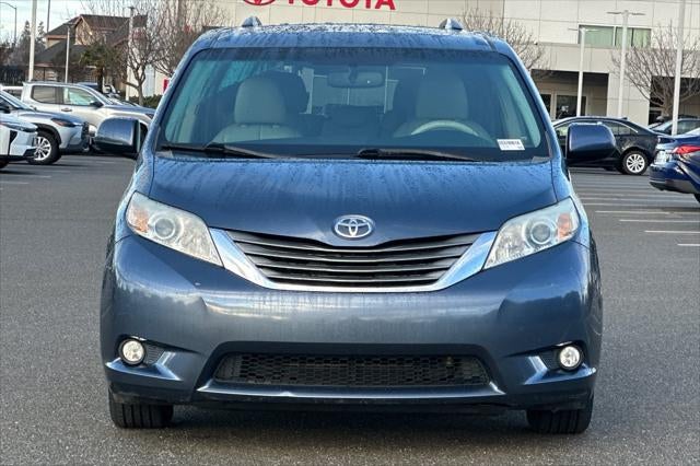 2013 Toyota Sienna XLE 8 Passenger