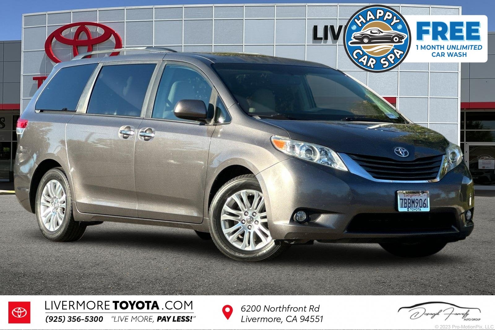 2013 Toyota Sienna XLE 8 Passenger