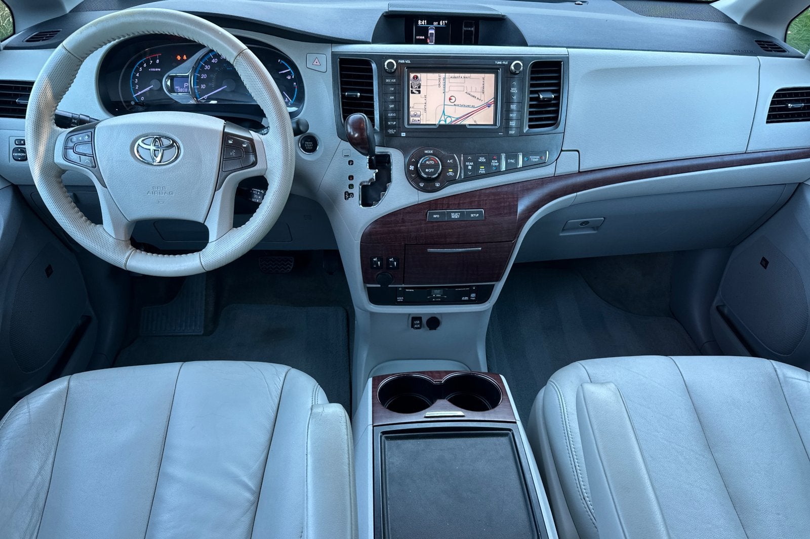 2013 Toyota Sienna XLE 8 Passenger