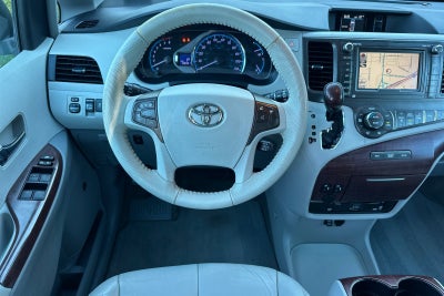 2013 Toyota Sienna XLE 8 Passenger