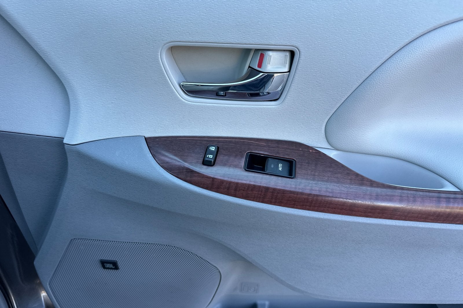 2013 Toyota Sienna XLE 8 Passenger