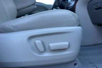2013 Toyota Sienna XLE 8 Passenger