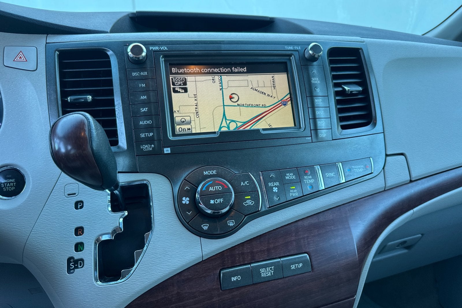 2013 Toyota Sienna XLE 8 Passenger