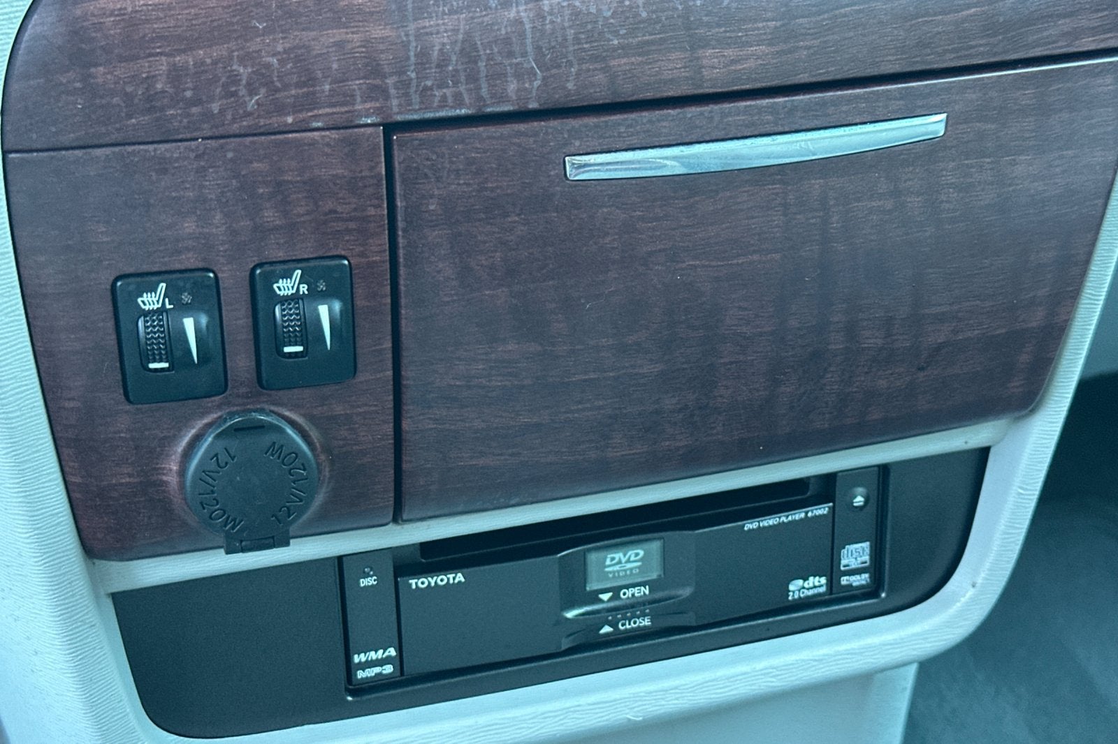 2013 Toyota Sienna XLE 8 Passenger