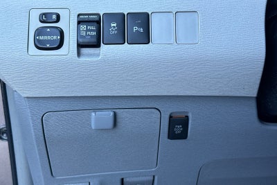 2013 Toyota Sienna XLE 8 Passenger