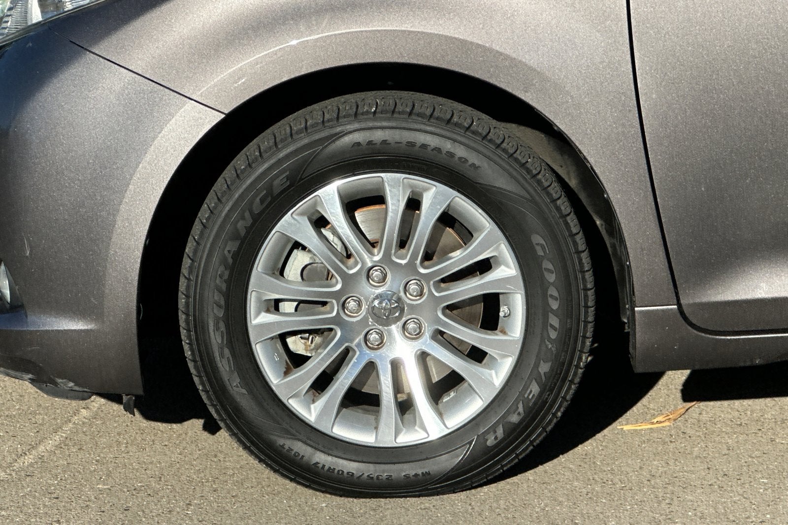 2013 Toyota Sienna XLE 8 Passenger