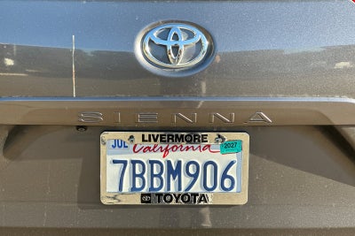 2013 Toyota Sienna XLE 8 Passenger
